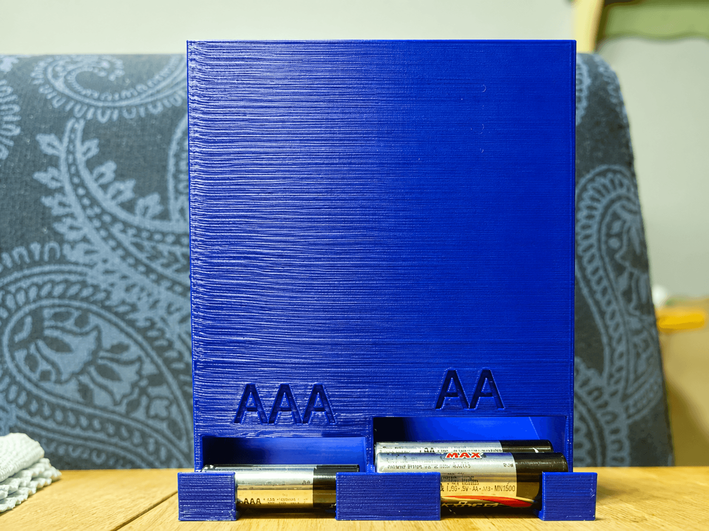 Диспенсер для батареек AA и AAA