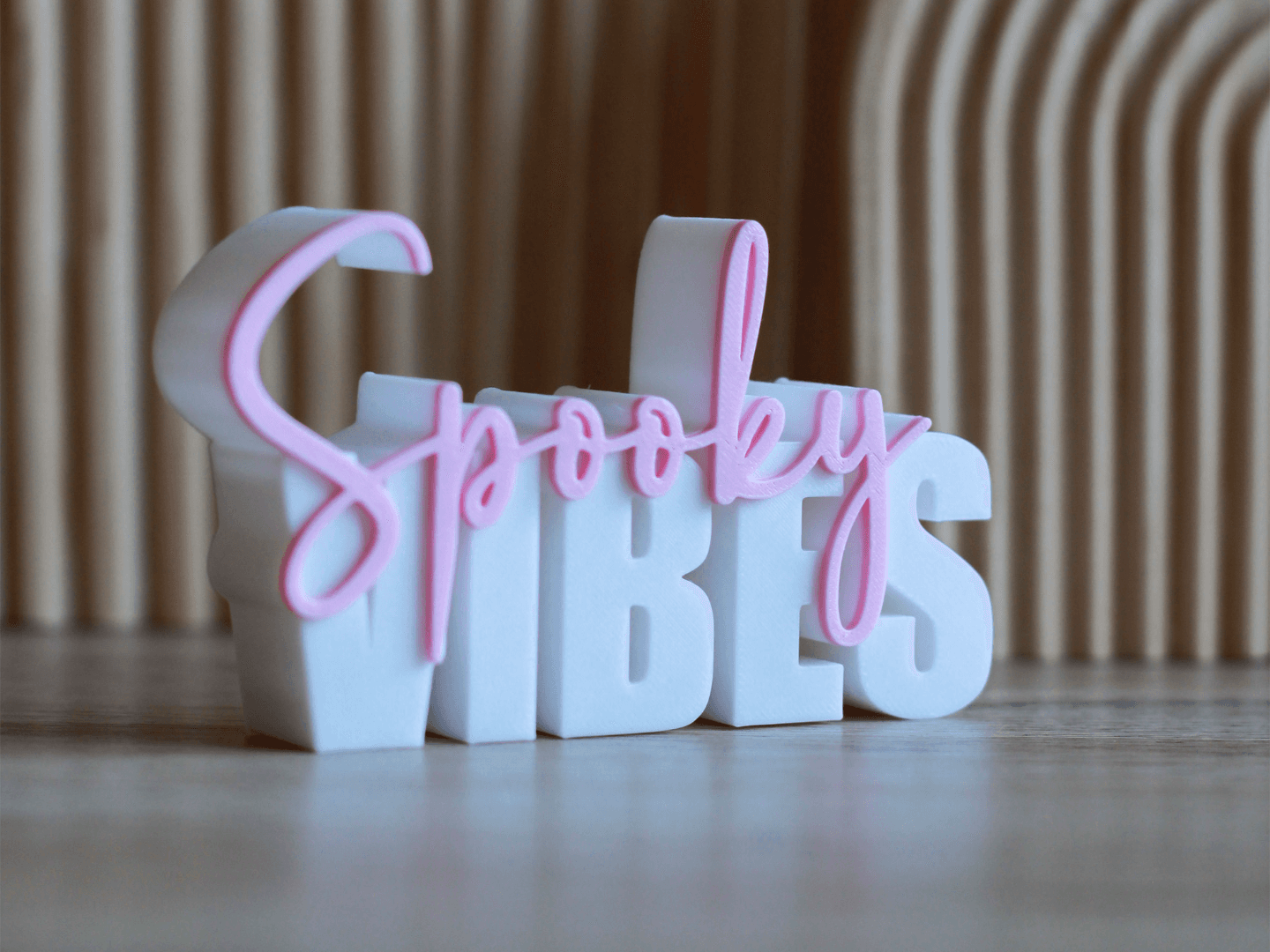 Надпись «Spooky Vibes»